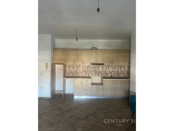 Tirane, shitet apartament 2+1+Ballkon Kati 4, 166 m² 300.000 € (Kodra e Diellit)