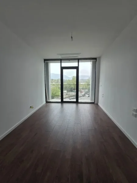 Tirane, jepet me qera zyre Kati 2, 89 m² 1.200 € (LAKE VIEW REZIDENC)