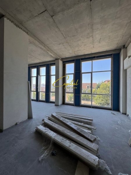 Tirane, jepet me qera ambjent biznesi Kati 2, 550 m² 3.000 € (BULEVARDI I RI)
