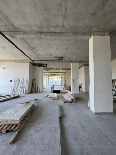 Tirane, jepet me qera ambjent biznesi Kati 2, 550 m² 3.000 € (BULEVARDI I RI)