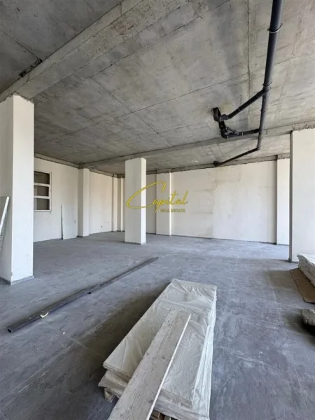 Tirane, jepet me qera ambjent biznesi Kati 2, 550 m² 3.000 € (BULEVARDI I RI)