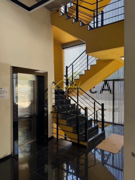 Tirane, jepet me qera ambjent biznesi Kati 2, 550 m² 3.000 € (BULEVARDI I RI)