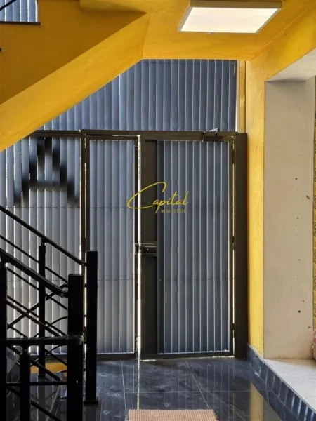 Tirane, jepet me qera ambjent biznesi Kati 2, 550 m² 3.000 € (BULEVARDI I RI)