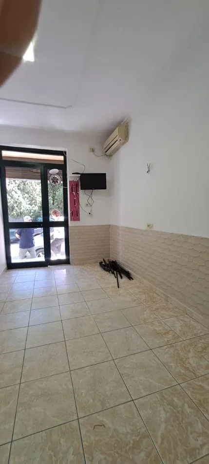 DYQAN ME QERA PERBALLE HARRI FULTZ