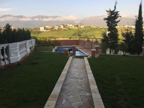 Tirane, jepet me qera Vile 3 Katshe Kati 4, 535 m² 4.000 € (AKACIA HILLS)