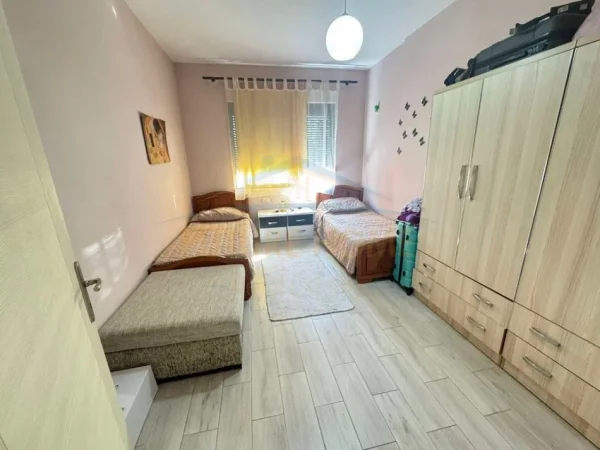 Tirane, jepet me qera apartament 2+1+Aneks+Ballkon Kati 5, 100 m² 470 € (Unaza e Re)