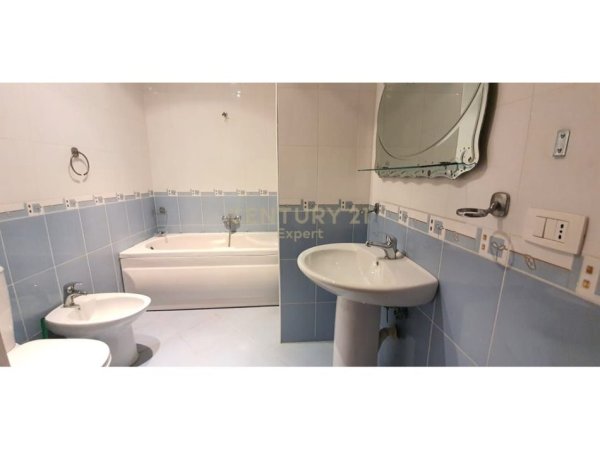 Tirane, jepet me qera apartament 2+1+Aneks+Ballkon Kati 4, 126 m² 750 € (Tek Kristal Center)