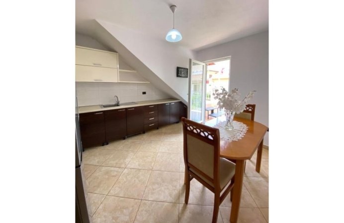 Tirane, jepet me qera apartament 3+1 Kati 2, 150 m² 600 € (Kodra e Priftit, Tiranë, TT 2072)