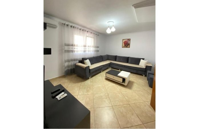 Tirane, jepet me qera apartament 3+1 Kati 2, 150 m² 600 € (Kodra e Priftit, Tiranë, TT 2072)