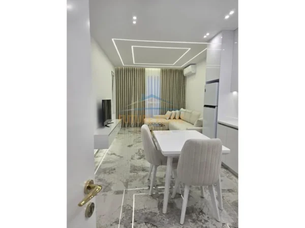 Tirane, jepet me qera apartament 1+1 Kati 5, 75 m² 500 € 
