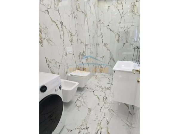 Tirane, jepet me qera apartament 1+1 Kati 5, 75 m² 500 € 