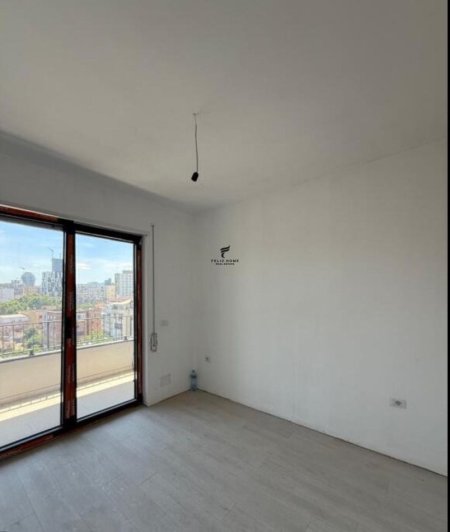 Tirane, jepet me qera zyre Kati 2, 70 m² 400 € (5 MAJ)