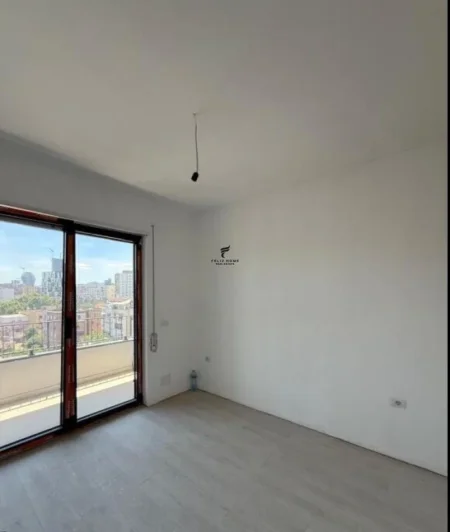 Tirane, jepet me qera zyre Kati 2, 70 m² 400 € (5 MAJ)