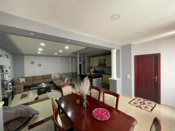 Tirane, shitet apartament 2+1+Ballkon Kati 8, 114 m² 183.000 € (Bulevardi Migjeni, pranë rrethrrotullimit te Ozone)