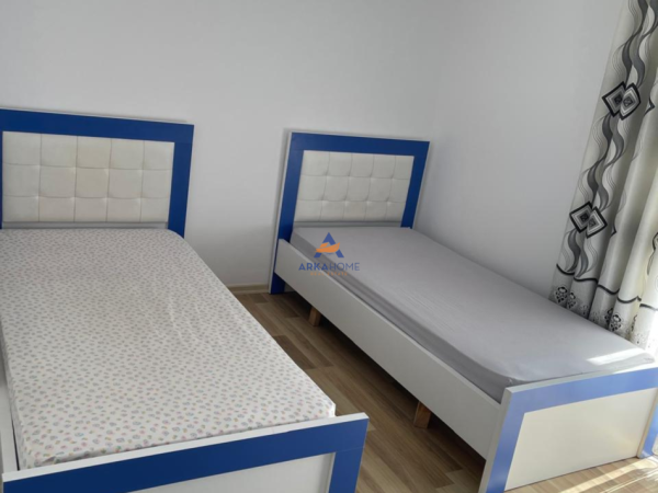 Tirane, jepet me qera apartament 3+1+Ballkon Kati 2, 142 m² 550 € (KINOSTUDIO)