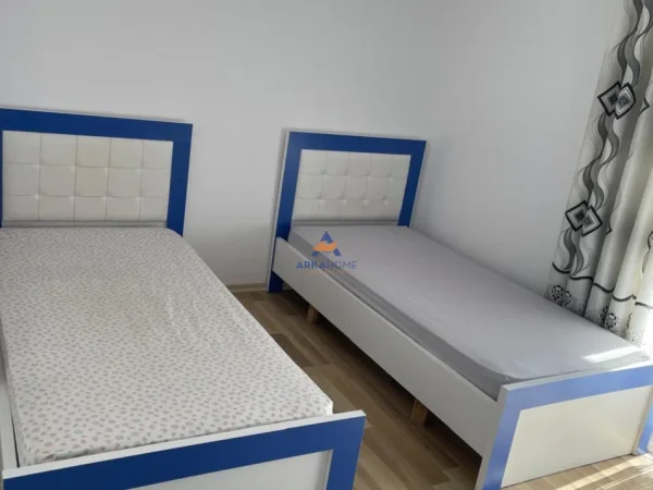 Tirane, jepet me qera apartament 3+1+Ballkon Kati 2, 142 m² 750 € (KINOSTUDIO)