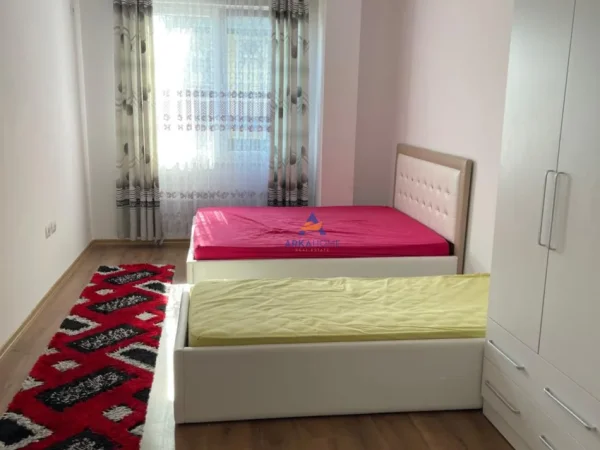 Tirane, jepet me qera apartament 3+1+Ballkon Kati 2, 142 m² 750 € (KINOSTUDIO)