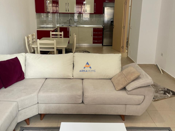 Tirane, jepet me qera apartament 3+1+Ballkon Kati 2, 142 m² 550 € (KINOSTUDIO)