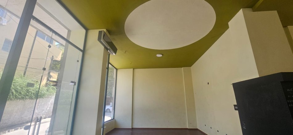 Tirane, jepet me qera ambjent biznesi Kati 0, 75 m² 700 € (Rruga Budi)