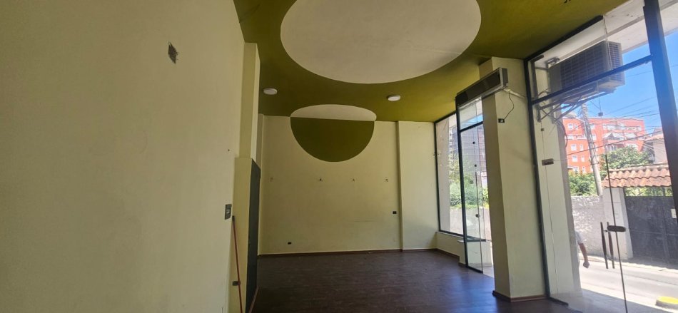 Tirane, jepet me qera ambjent biznesi Kati 0, 75 m² 700 € (Rruga Budi)