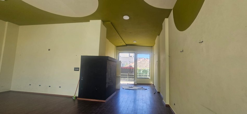 Tirane, jepet me qera ambjent biznesi Kati 0, 75 m² 700 € (Rruga Budi)