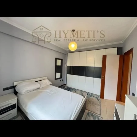 Tirane, jepet me qera apartament 3+1 Kati 3, 165 m² (Bllok)