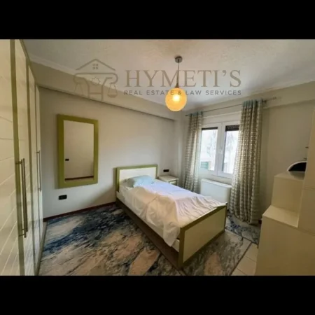 Tirane, jepet me qera apartament 3+1 Kati 3, 165 m² (Bllok)