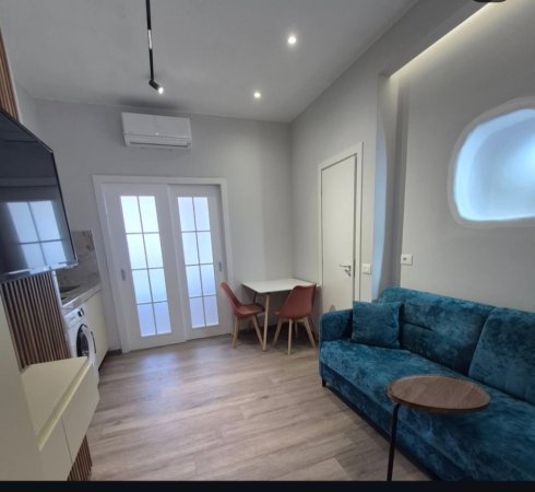 Tirane, jap me qera apartament 1+1 Kati 8, 32 m² 700 € (Myslym shyri)