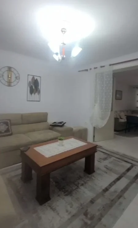 Tirane, jepet me qera apartament 2+1+Ballkon Kati 1, 100 m² 620 € 