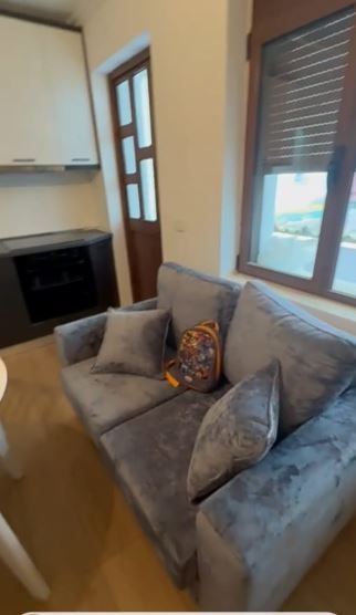 JEPET ME QERA SUPER GARSONIERE NE KOMUNEN E PARISIT, 450 €