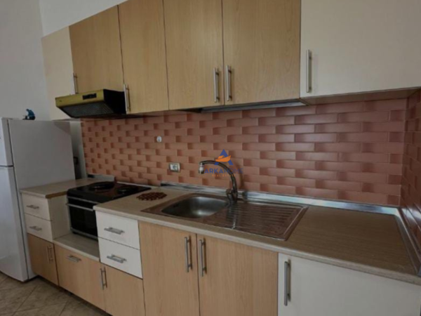 Durres, jepet me qera apartament 1+1+Ballkon Kati 3, 70 m² 550 € (SHETITORJA E PLAZHIT,DURRES)