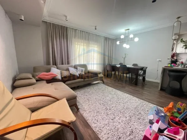 Tirane, shitet apartament 3+1+Ballkon Kati 4, 109 m² 250.000 € (21 DHJETORI)