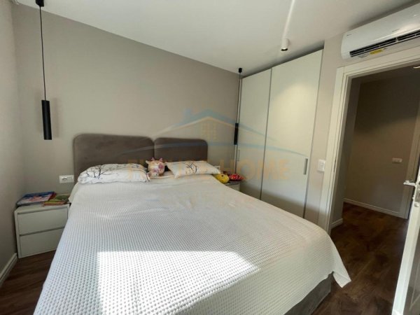 Tirane, shitet apartament 3+1+Ballkon Kati 4, 109 m² 250.000 € (21 DHJETORI)