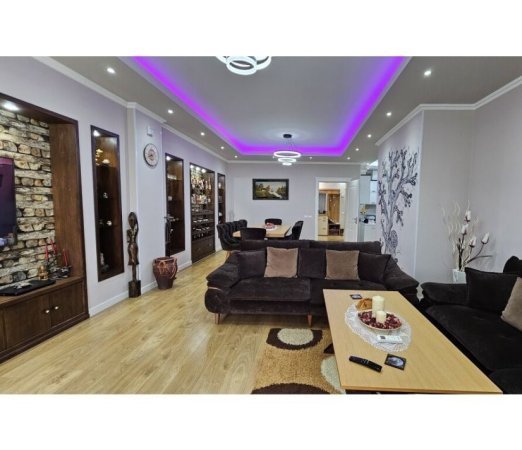 Tirane, shitet apartament 3+1 Kati 6, 197 m² 259.000 € (Fresku) TT1790