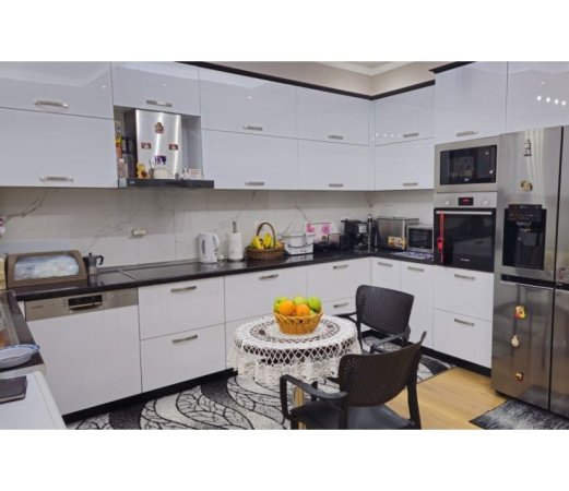 Tirane, shitet apartament 3+1 Kati 6, 197 m² 259.000 € (Fresku) TT1790