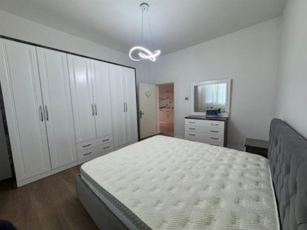 Tirane, jepet me qera apartament 1+1 Kati 2, 78 m² 450 € (KOMUNA E PARISIT)