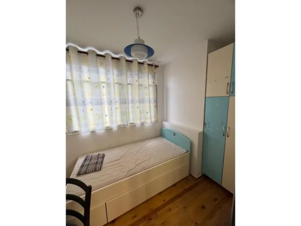 Apartament 2+1 per shitje ne Komunen e Parisit prane Kristal Center