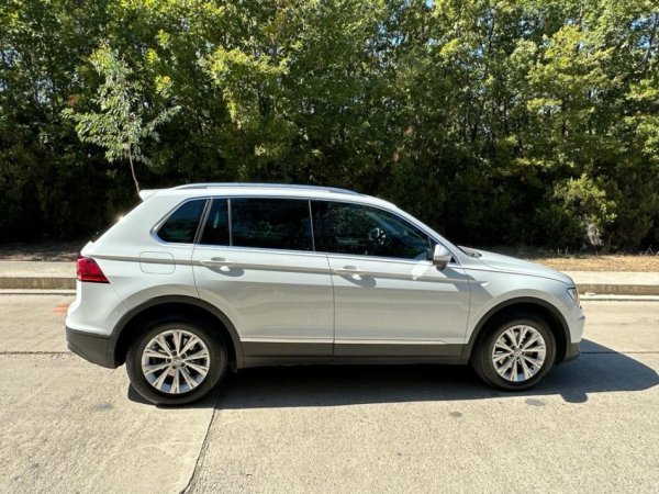 Tirane, shitet makine VW Tiguan Nafte, e bardhë automatik Klima 152.000 km 16.000 €