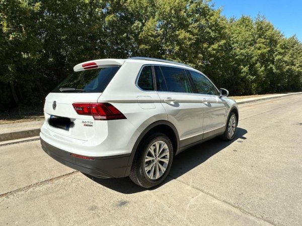 Tirane, shitet makine VW Tiguan Nafte, e bardhë automatik Klima 152.000 km 16.000 €