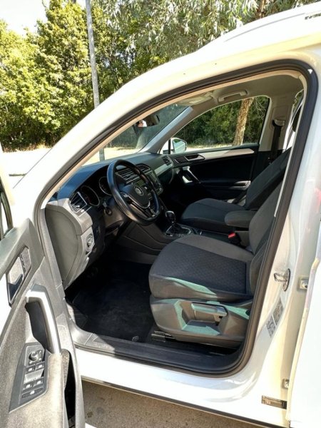 Tirane, shitet makine VW Tiguan Nafte, e bardhë automatik Klima 152.000 km 16.000 €