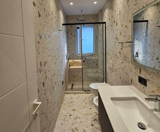 Tirane, jepet me qera 1+1 Kati 8, 80 m² 750 € (Porcelan) TT1721