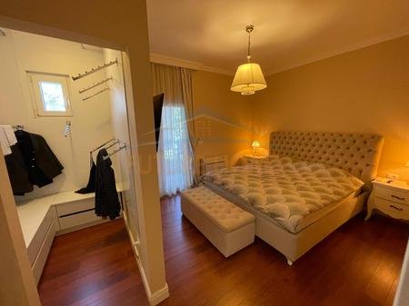 Tirane, shitet apartament 2+1+Post parkimi+2 Ballkone Kati 2, 109 m² 270.000 € (Liqeni i Thate)