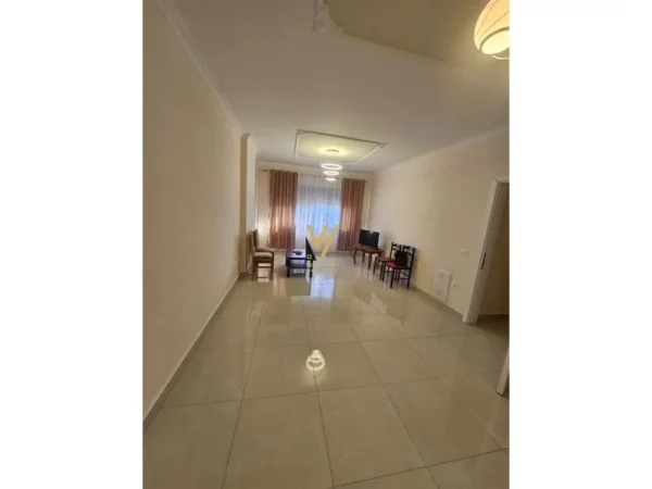 Tirane, jepet me qera apartament 2+1+Aneks+Ballkon Kati 4, 95 m² 450 € (CASA ITALIA)