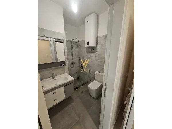 Tirane, jepet me qera apartament 2+1+Aneks+Ballkon Kati 4, 95 m² 450 € (CASA ITALIA)