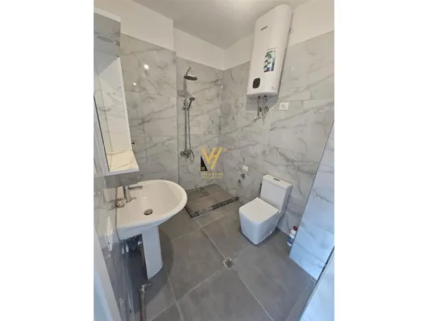 Tirane, jepet me qera apartament 2+1+Aneks+Ballkon Kati 4, 95 m² 450 € (CASA ITALIA)