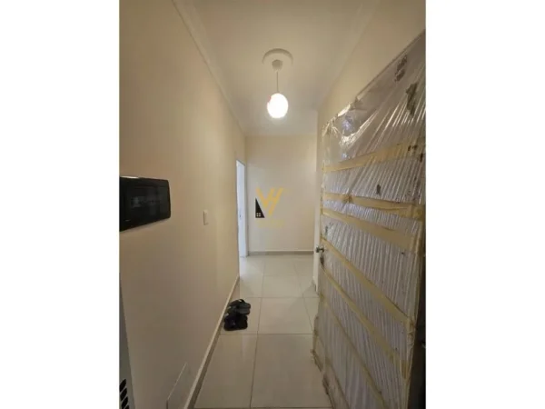 Tirane, jepet me qera apartament 2+1+Aneks+Ballkon Kati 4, 95 m² 450 € (CASA ITALIA)