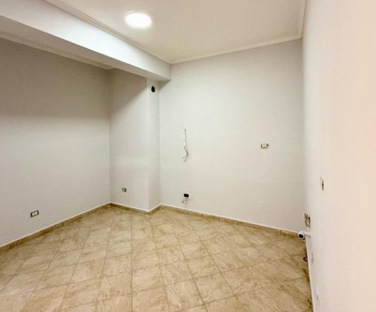 Tirane, shitet apartament 3+1 Kati 1, 145 m² 295.000 € (Komuna e Parisit, Tiranë, TT 1909)