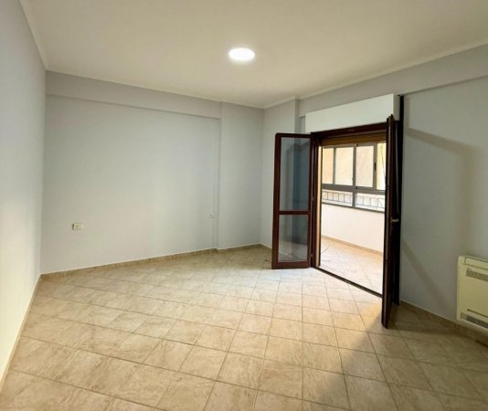 Tirane, shitet apartament 3+1 Kati 1, 145 m² 295.000 € (Komuna e Parisit, Tiranë, TT 1909)