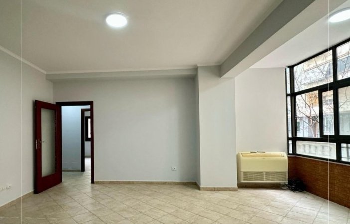 Tirane, shitet apartament 3+1 Kati 1, 145 m² 295.000 € (Komuna e Parisit, Tiranë, TT 1909)