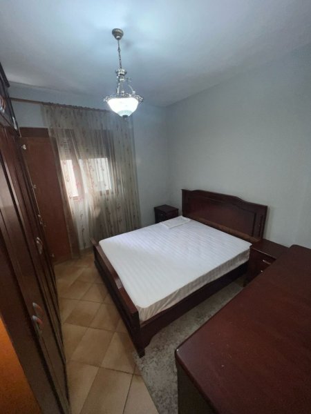 Tirane, jepet me qera apartament 3+1 Kati 2, 110 m² 800 € (Komuna e Parisit)